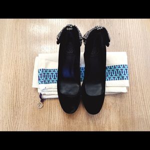 NWT Tory Burch Embellished Velvet Pumps.